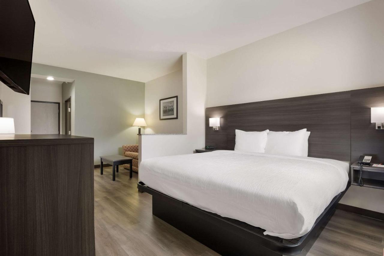 Quality Suites I-44 Tulsa Dış mekan fotoğraf